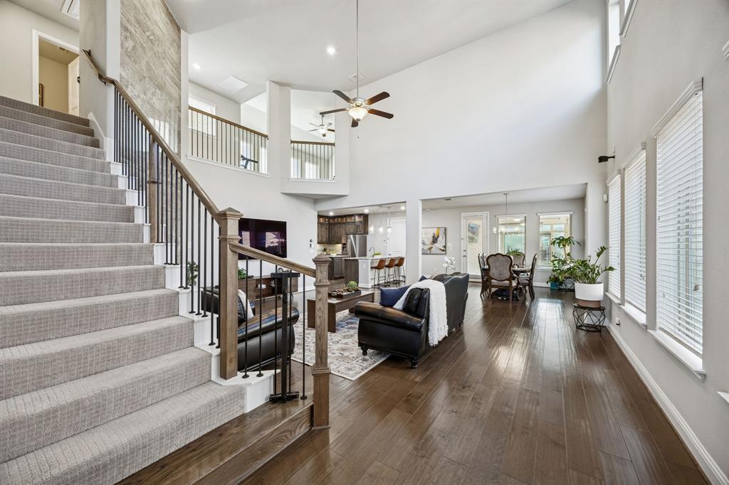 6333 Hall Road Frisco, TX 75034 - Photo 3 of 36 Entryway to home.