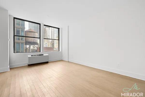 $4,300 | 15 Park Row, Unit 9A | Financial District