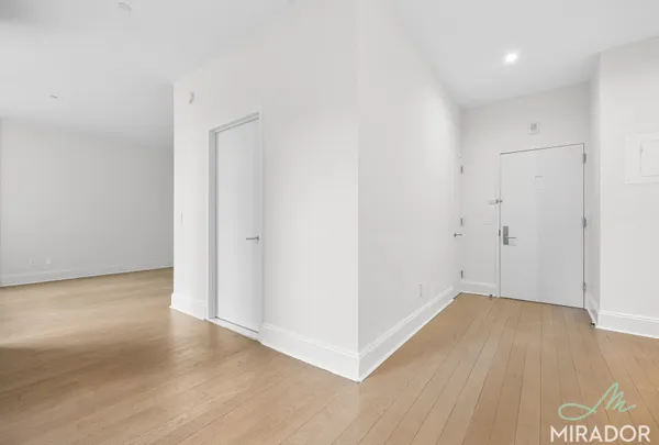 $4,300 | 15 Park Row, Unit 9A | Financial District