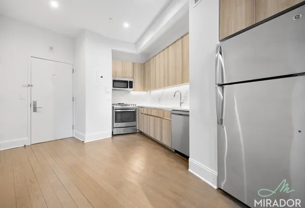 $4,300 | 15 Park Row, Unit 9A | Financial District