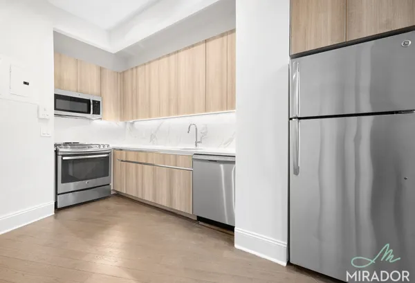 $4,300 | 15 Park Row, Unit 9A | Financial District