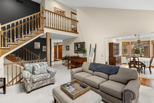 $589,000 | 1110 Hollybrook Drive, Wayzata, MN 55391