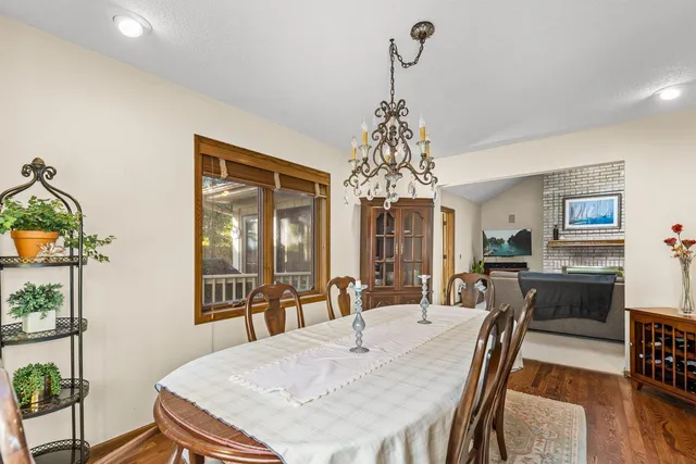 $589,000 | 1110 Hollybrook Drive, Wayzata, MN 55391