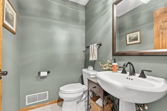 $589,000 | 1110 Hollybrook Drive, Wayzata, MN 55391