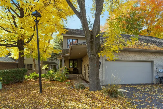 $589,000 | 1110 Hollybrook Drive, Wayzata, MN 55391