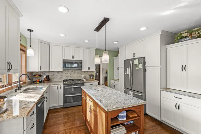 $589,000 | 1110 Hollybrook Drive, Wayzata, MN 55391