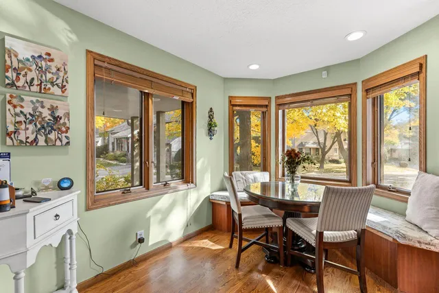 $589,000 | 1110 Hollybrook Drive, Wayzata, MN 55391