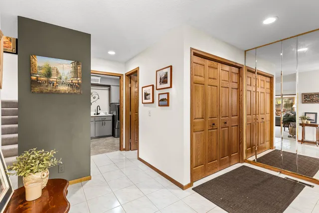 $589,000 | 1110 Hollybrook Drive, Wayzata, MN 55391