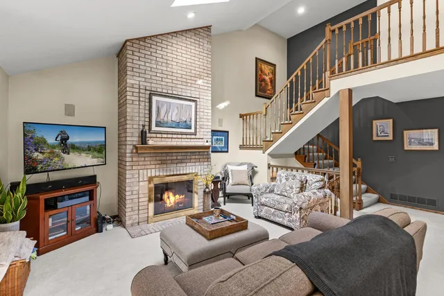 $589,000 | 1110 Hollybrook Drive, Wayzata, MN 55391