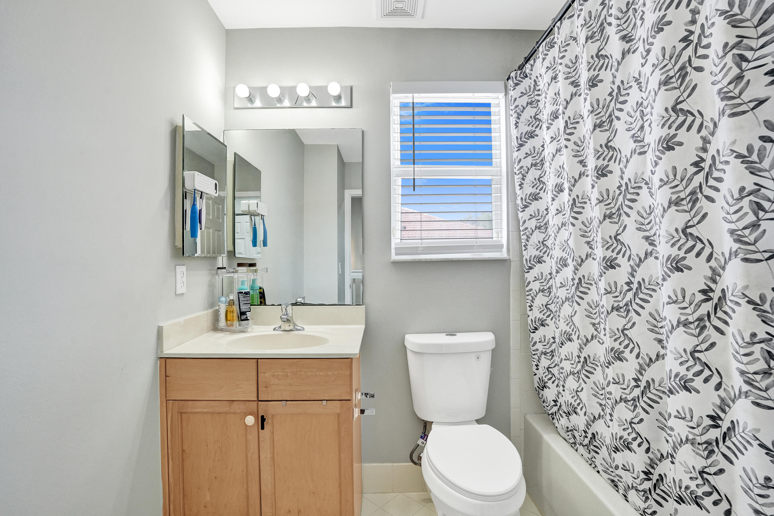 5262 Southwest 155th Avenue Miramar, FL 33027 - Photo 29 of 78 DSC00707