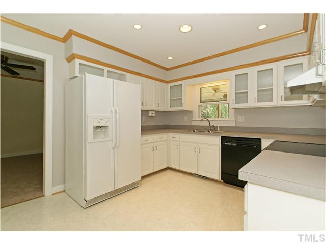 4120 Iverson Street Raleigh, NC 27604 - Photo 8 of 16 Refrigerator and Washer/Dryer convey!