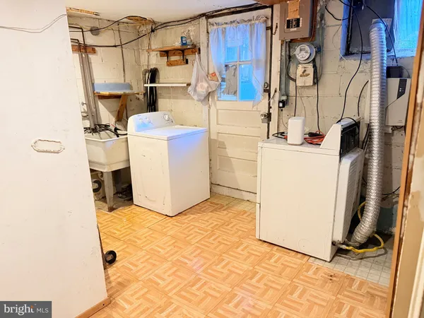 a view of a storage & utility room with washer and dryer