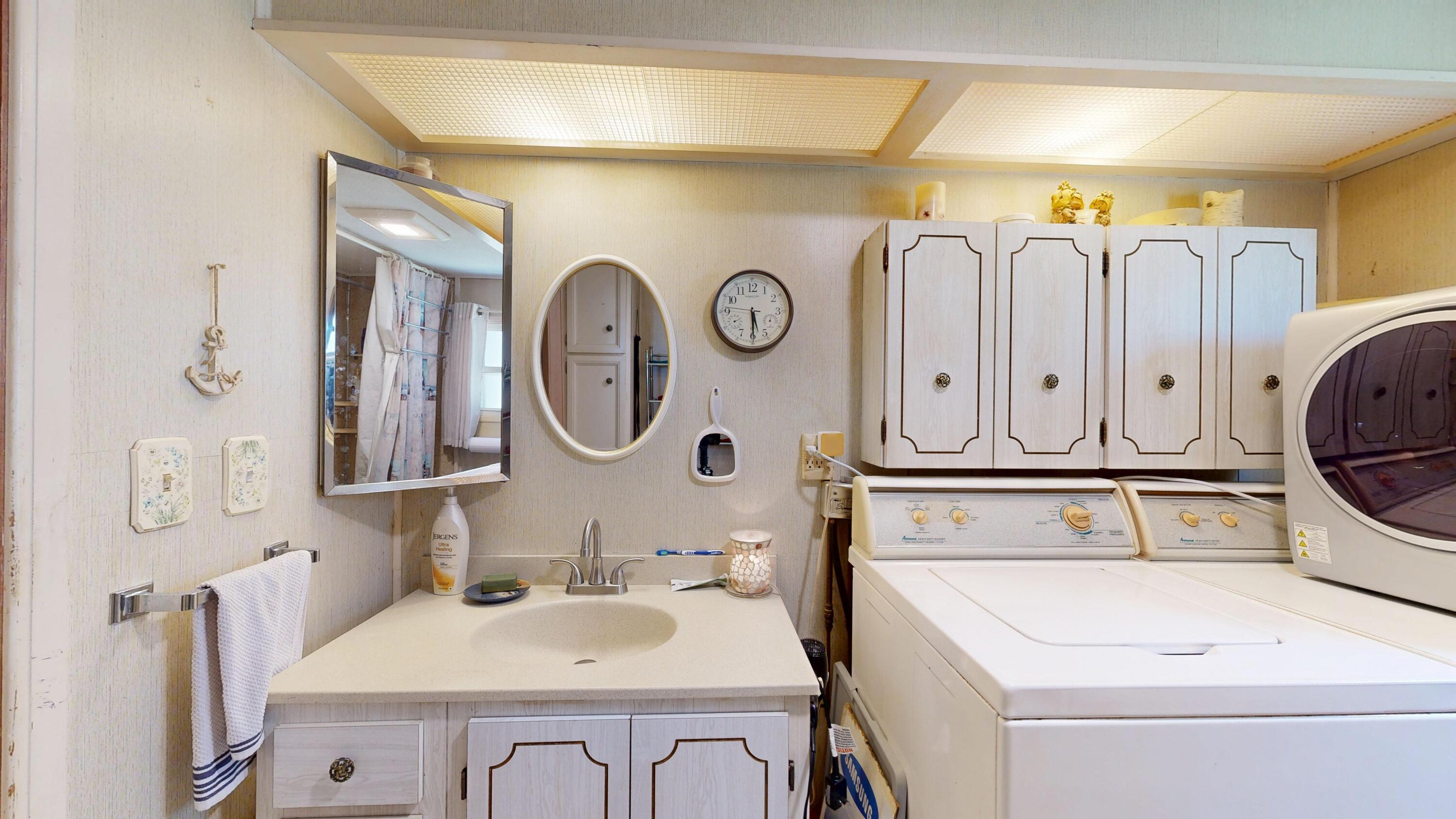 8 Ledgemere Lane Lewiston, ME 04240 - Photo 15 of 28 Bathroom