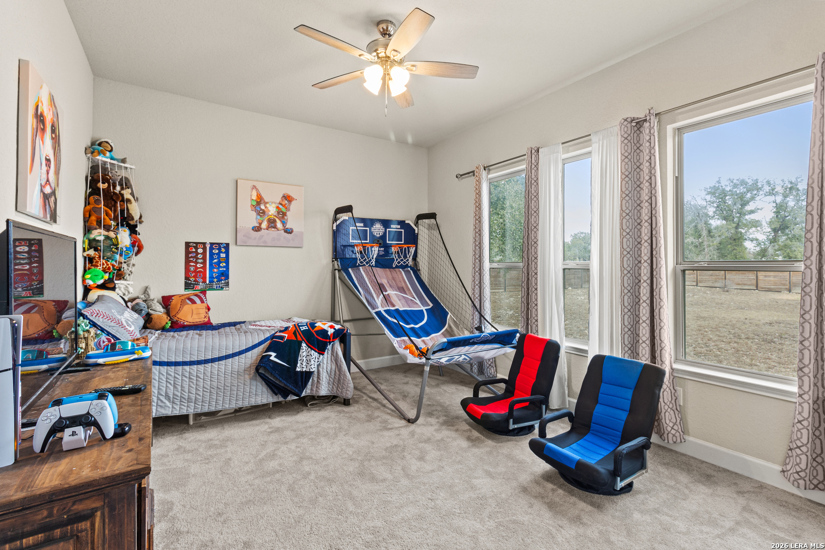 527 James Way Castroville, TX 78009 - Photo 19 of 32 a living room with furniture and a gym equipment