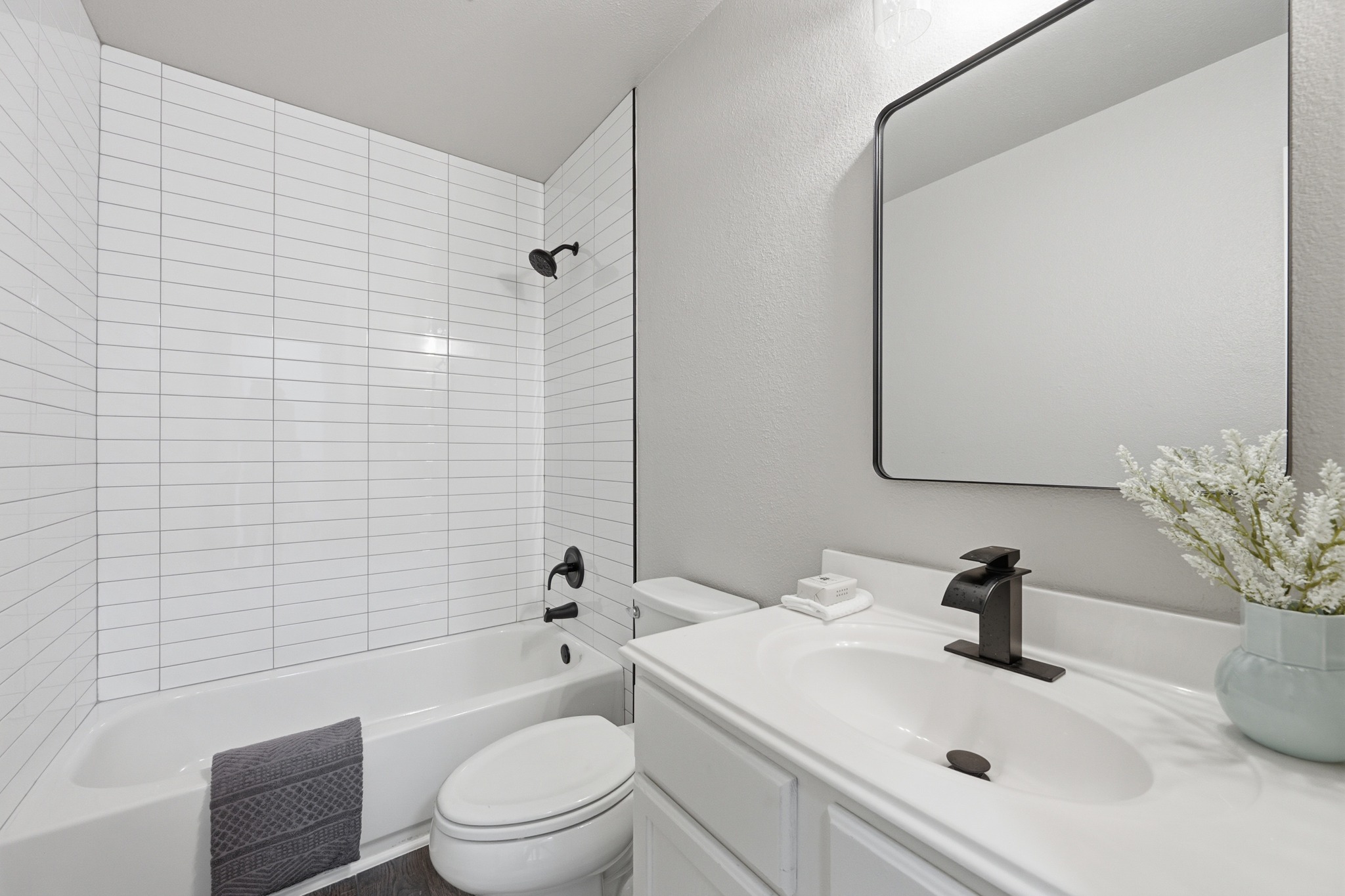 1504 Waterfall Avenue Leander, TX 78641 - Photo 19 of 25 Another upstairs full bath keeps the updated look going with tub to ceiling subway tile surround and black accents.