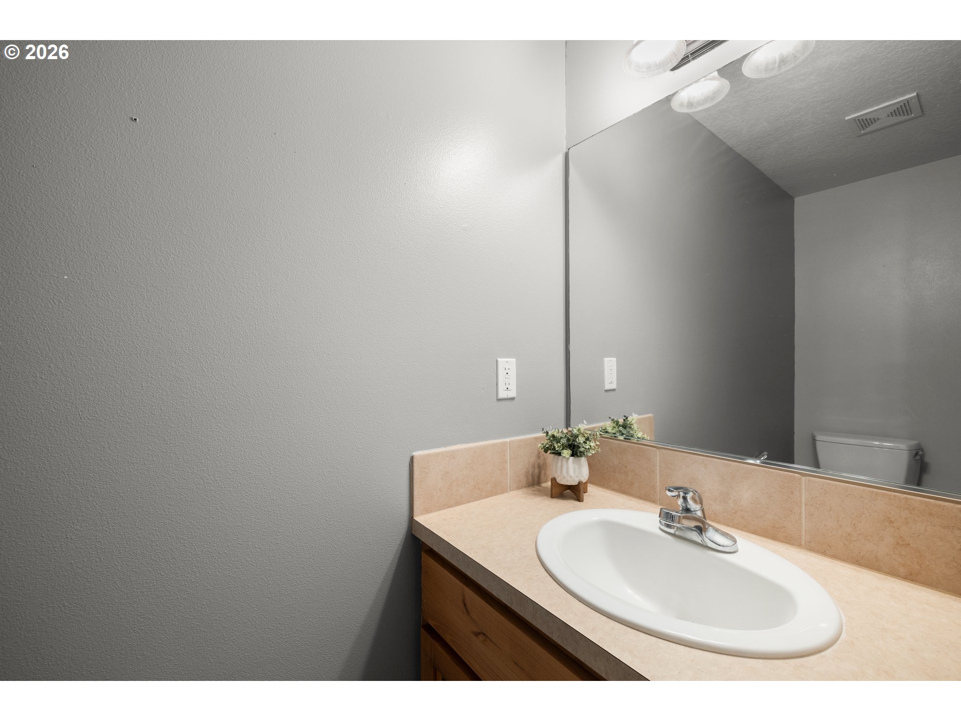 413 Lair Lane Newberg, OR 97132 - Photo 10 of 32 Bathroom