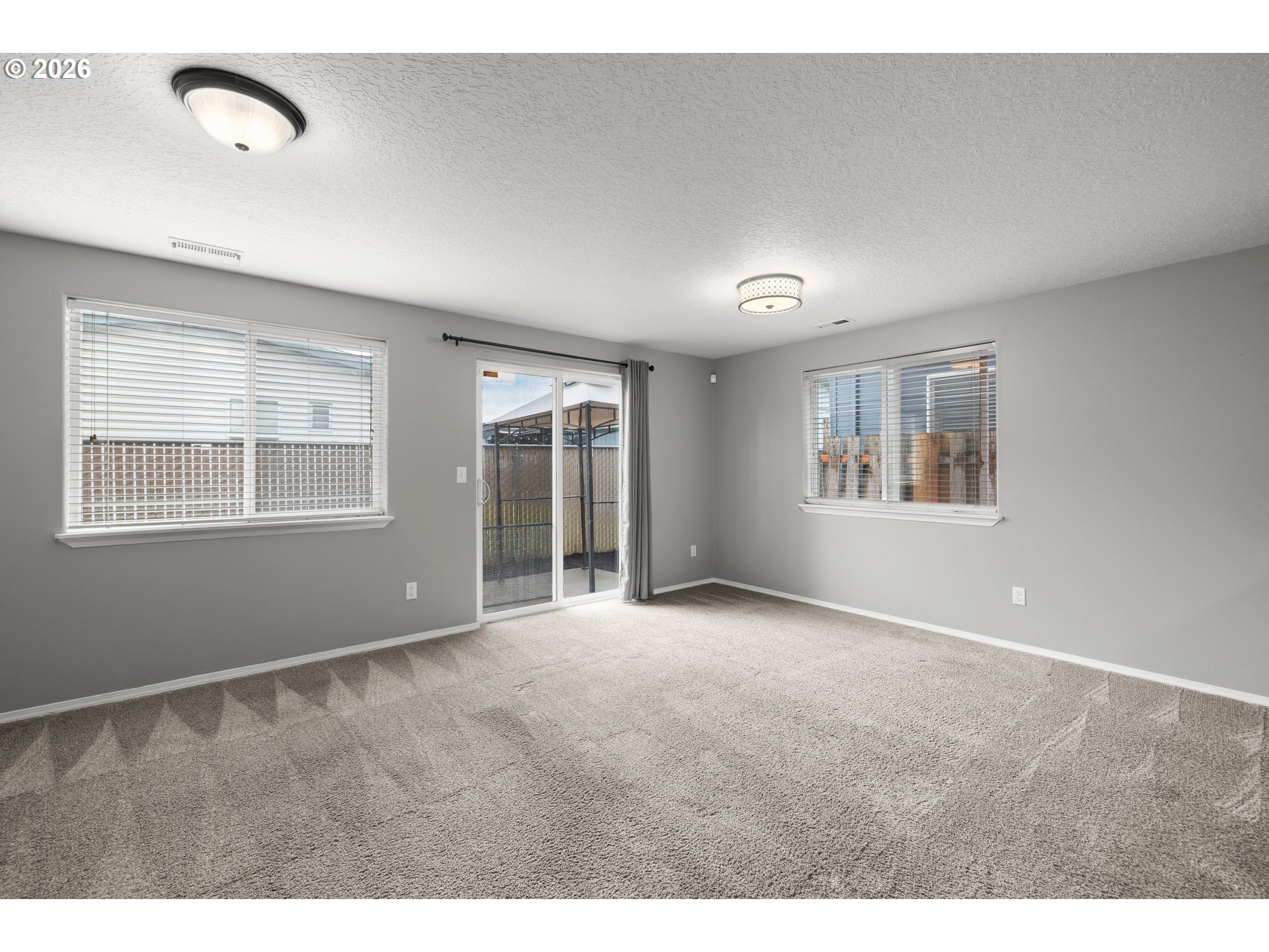 413 Lair Lane Newberg, OR 97132 - Photo 2 of 32 Living Room/Dining Room