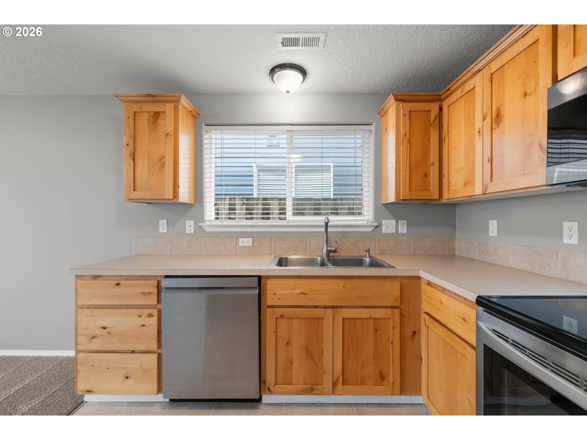 413 Lair Lane Newberg, OR 97132 - Photo 5 of 32 Kitchen