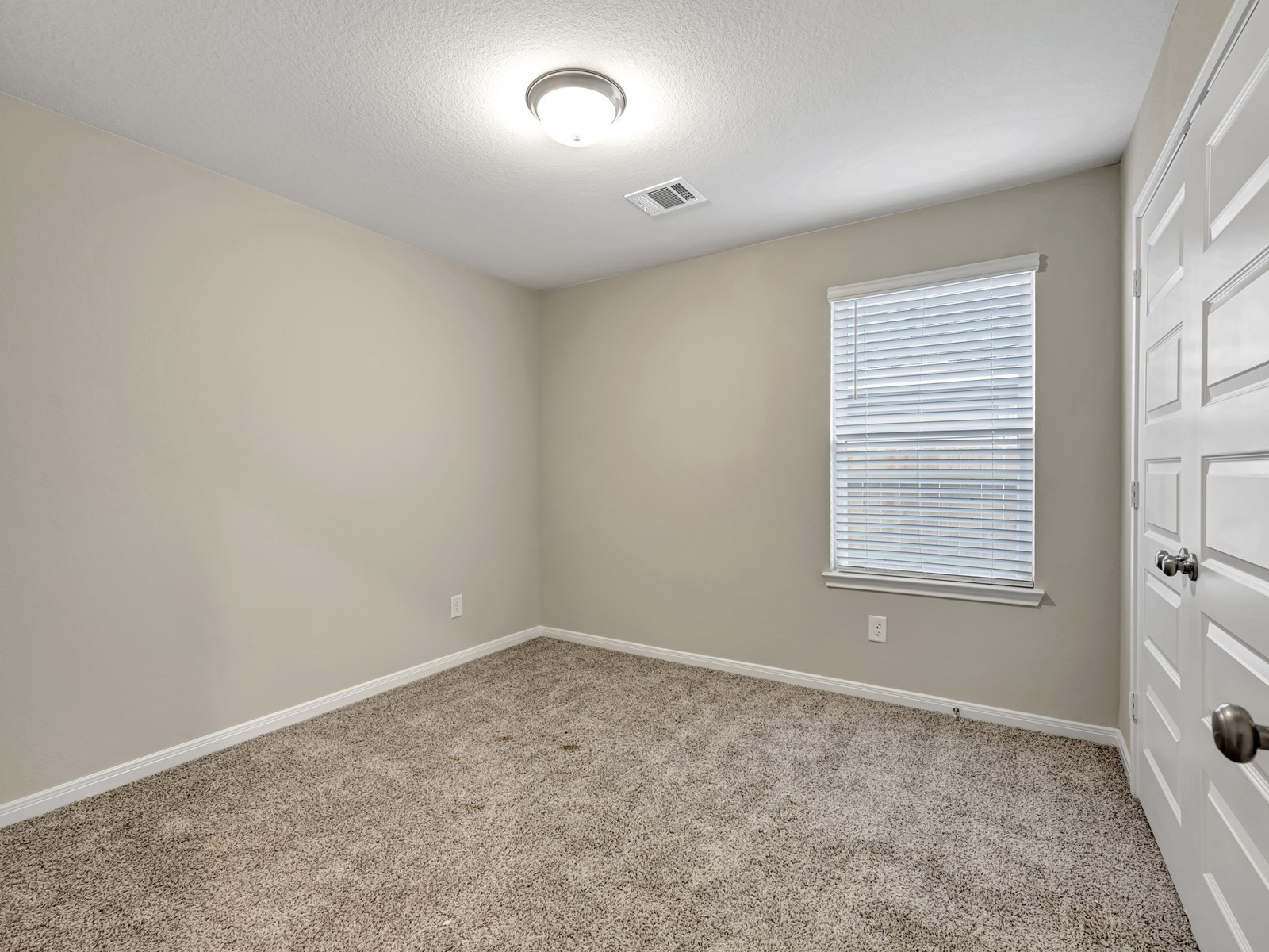 388 Sunrise Rnch Drive Montgomery, TX 77316 - Photo 13 of 27 Photo is not of the actual home, but is an inspirational photo of builder’s model home and may depict options, furnishings, and/or decorator features that are not included