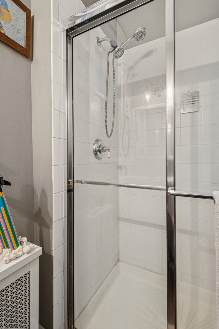 7658 North Sheridan Road, Unit 2 Chicago, IL 60626 - Photo 13 of 21