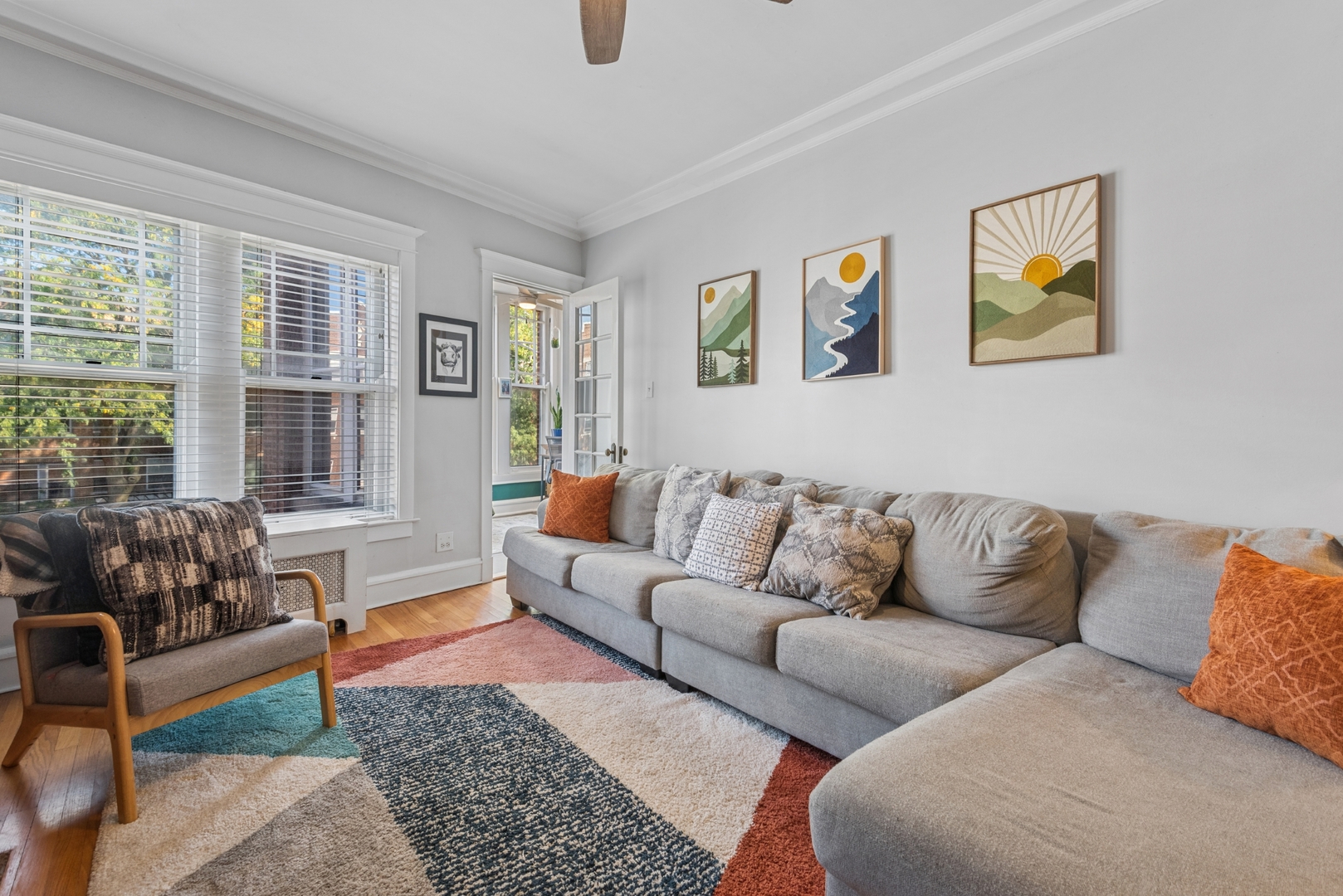 7658 North Sheridan Road, Unit 2 Chicago, IL 60626 - Photo 4 of 21