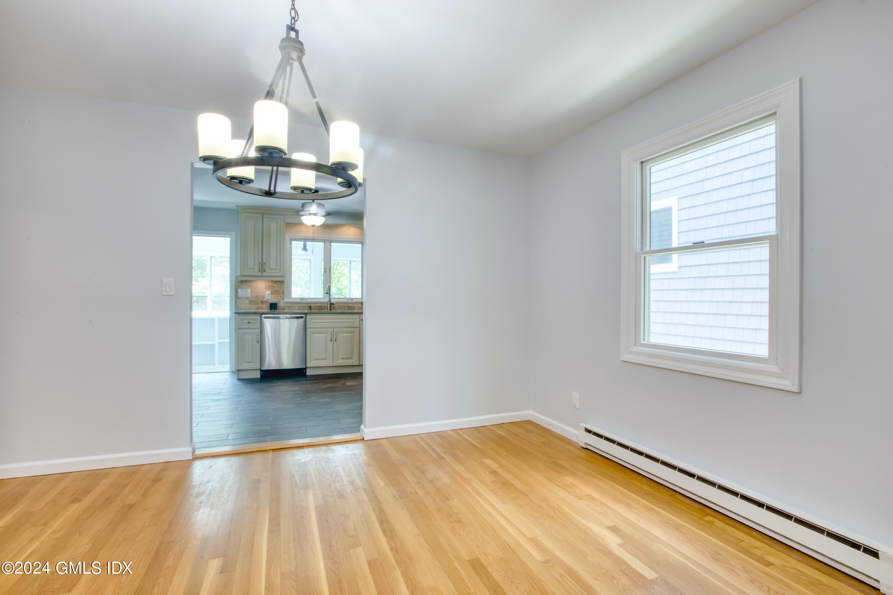 8 Ridge Place, Unit 1 Greenwich, CT 06831 - Photo 6 of 38 DINING ROOM