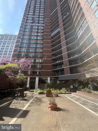 $1,850 | 1420-00 Locust Street, Unit 24J, Philadelphia, PA 19102