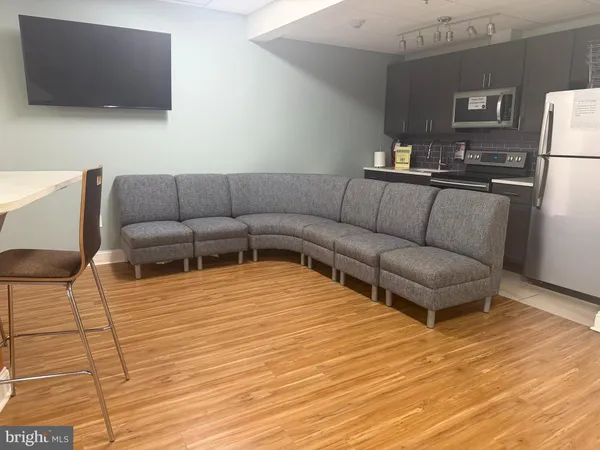 $1,850 | 1420-00 Locust Street, Unit 24J, Philadelphia, PA 19102