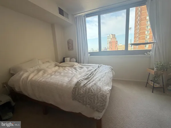 $1,850 | 1420-00 Locust Street, Unit 24J, Philadelphia, PA 19102