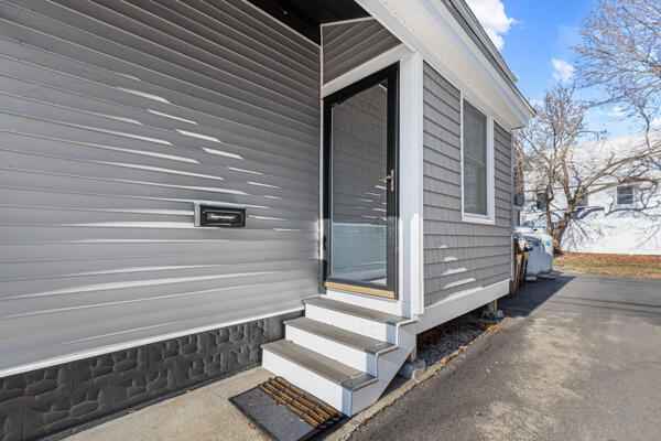 6 Middle Street Saco, ME 04072 - Photo 2 of 47 Entry