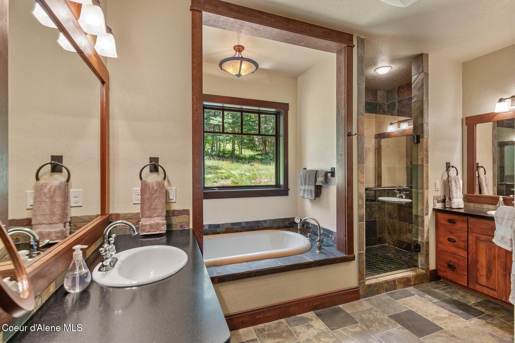 4456 East Eagles Mere Road Harrison, ID 83833 - Photo 22 of 64 Ensuite bath with soaker tub