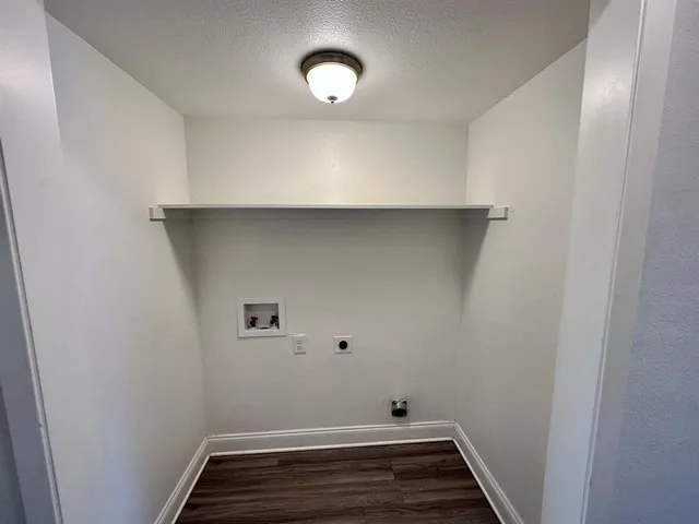 a view of utility room