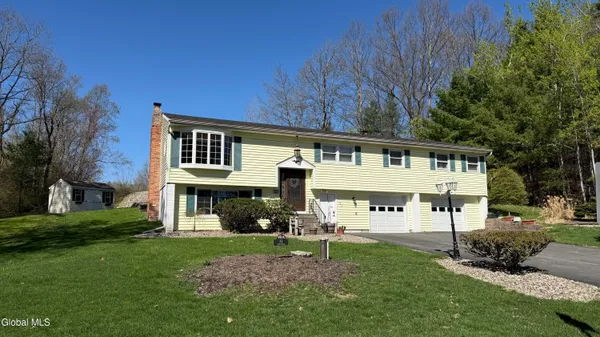 $439,900 | 31 Sterup Drive, Pittstown, NY 12180