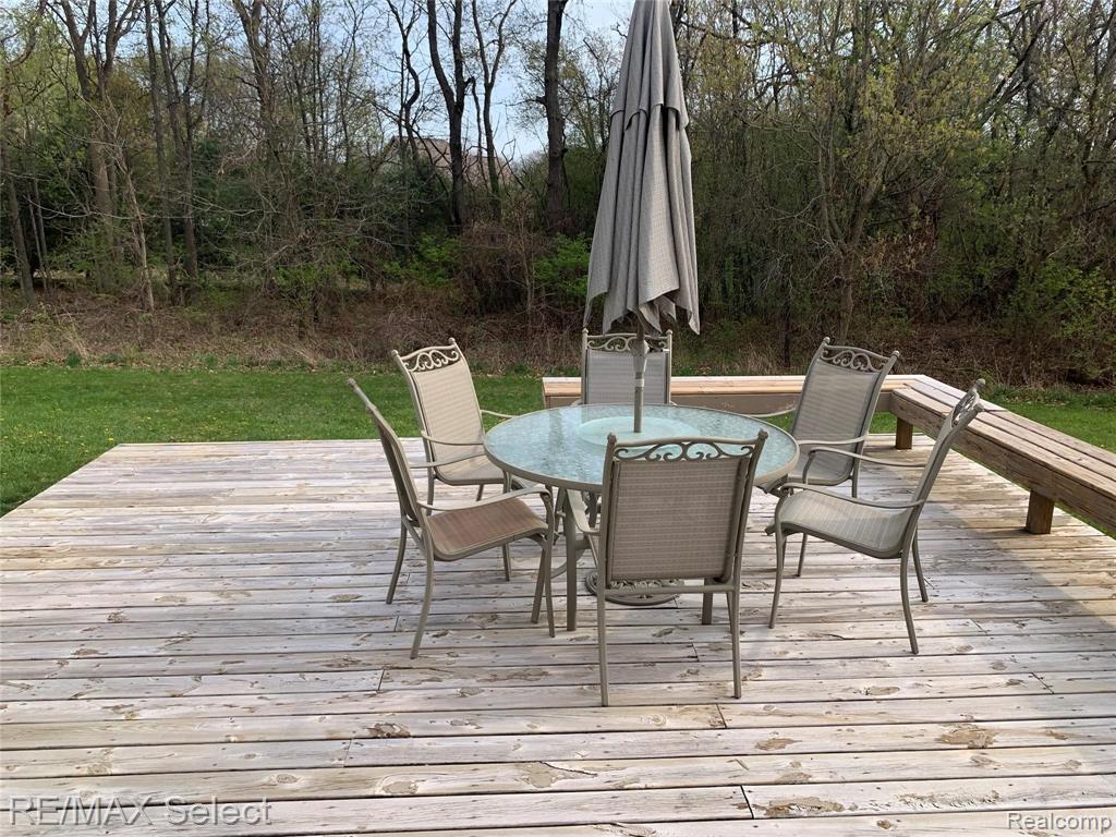18580 Tipsico Lake Road Fenton, MI 48430 - Photo 3 of 31