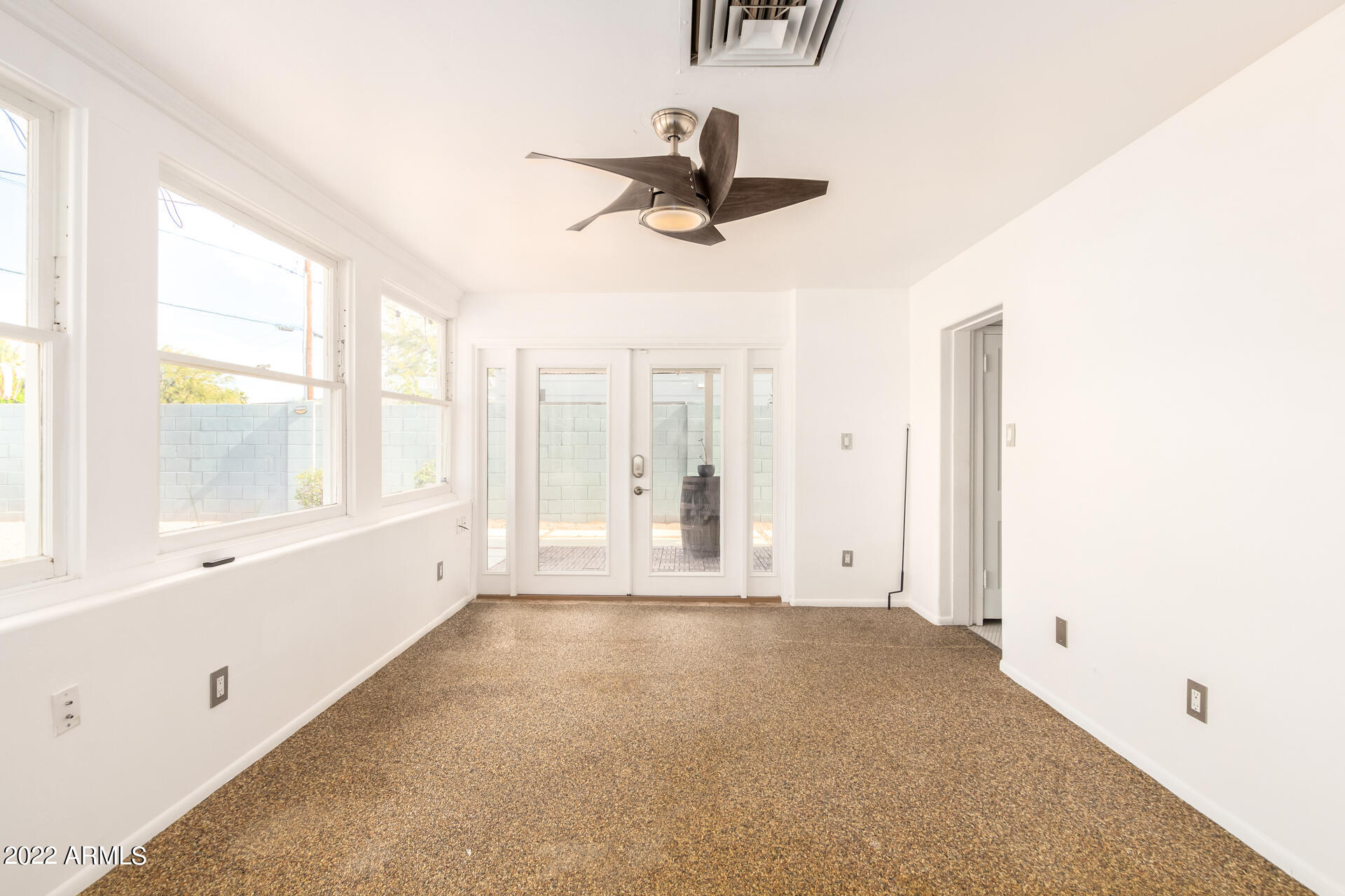 1330 East Granada Road Phoenix, AZ 85006 - Photo 12 of 24 a view of an empty room with a window