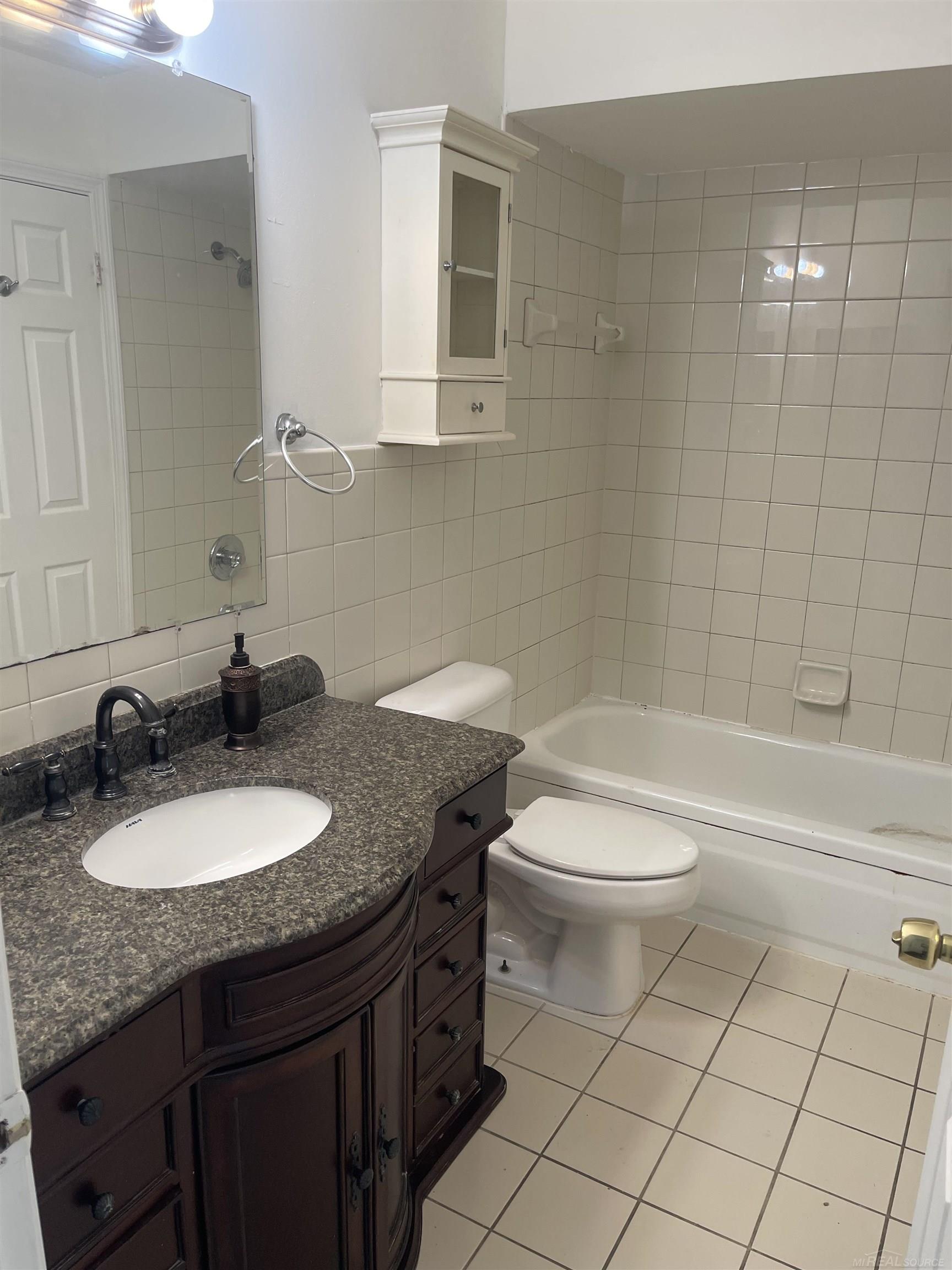 29173 Hayes Road, Unit B 18 Warren, MI 48088 - Photo 10 of 20