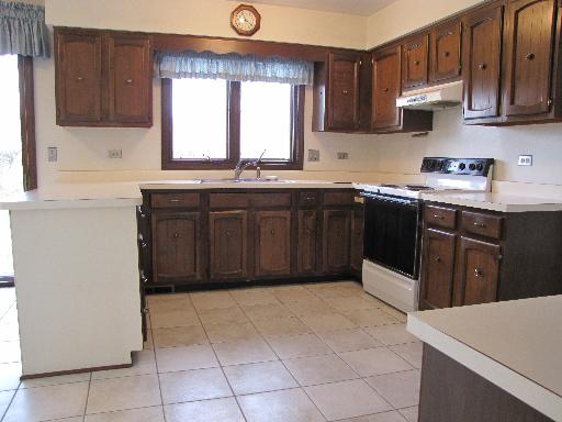 259 Stonegate Road Trout Valley, IL 60013 - Photo 3 of 18