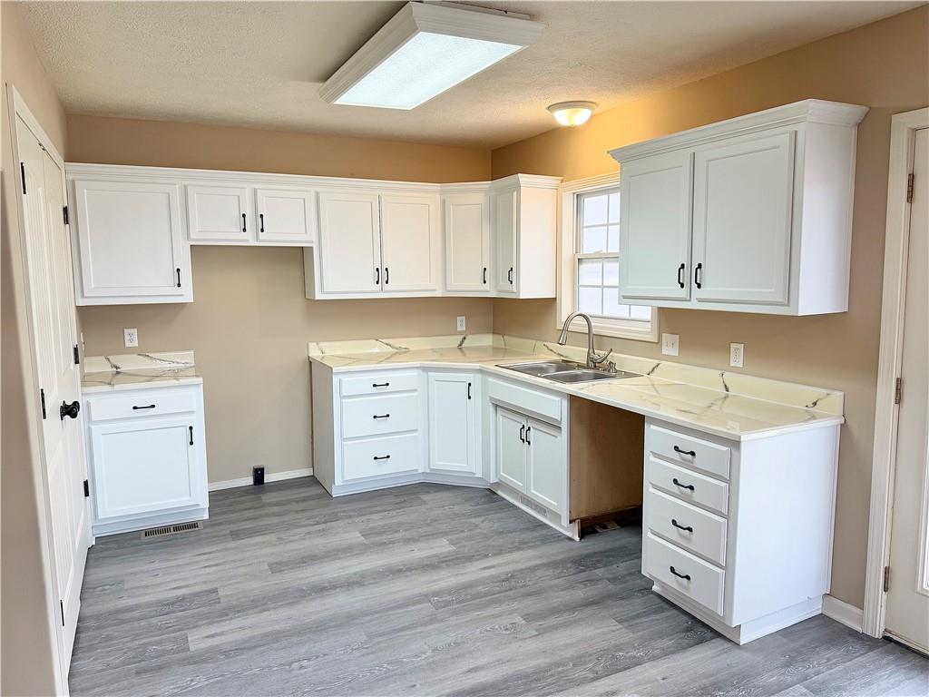 904 West Fort Scott Street Butler, MO 64730 - Photo 7 of 16