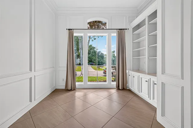 a view of an entryway of the house