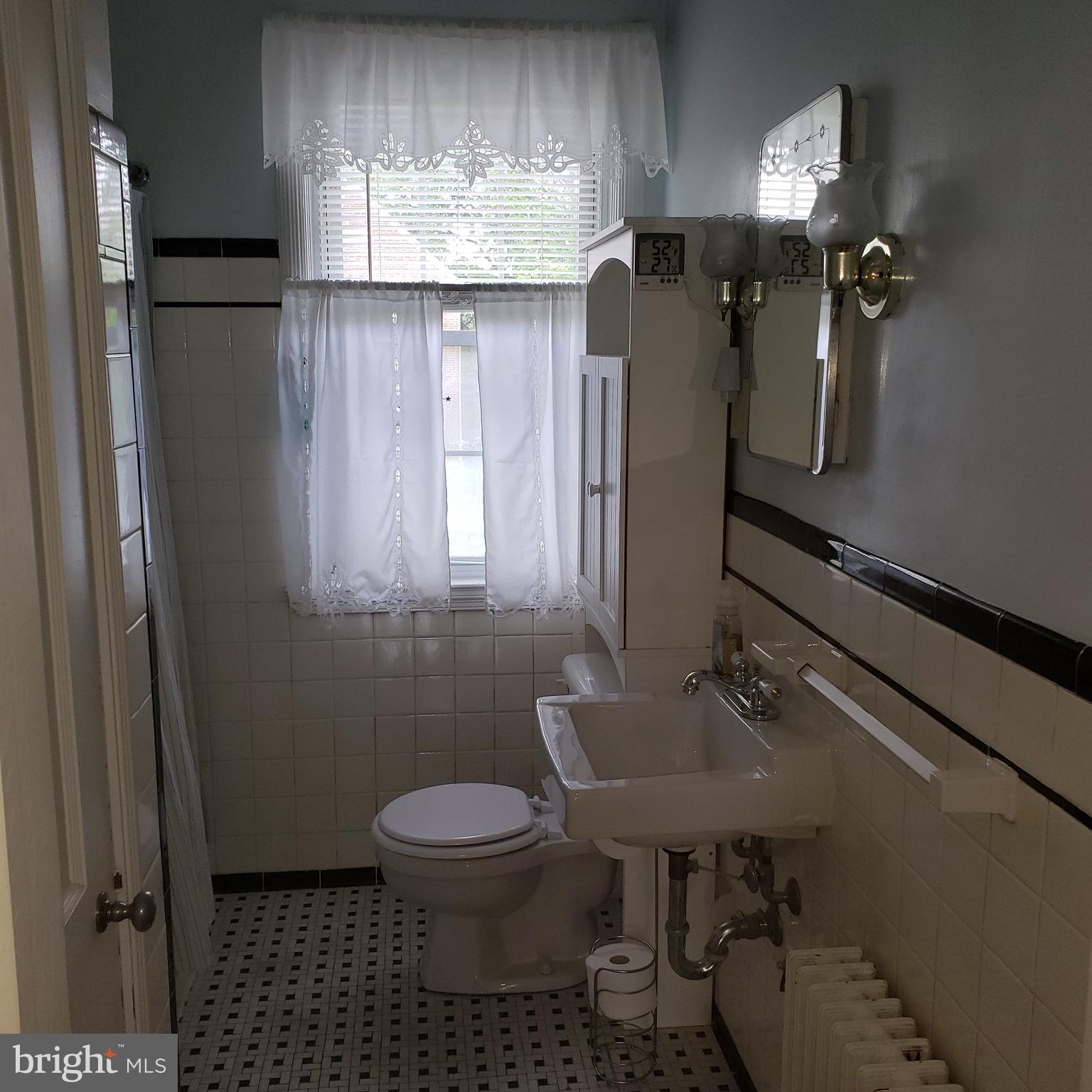 342 Westshire Road Baltimore, MD 21229 - Photo 13 of 23 Upstairs Bathroom
