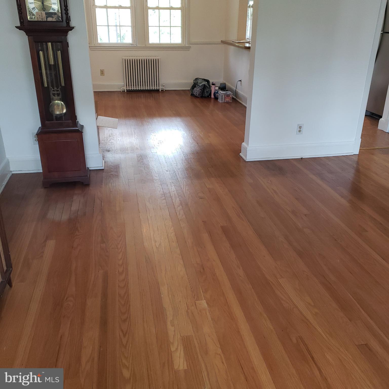 342 Westshire Road Baltimore, MD 21229 - Photo 4 of 23 Living Room looking towards Dining Room