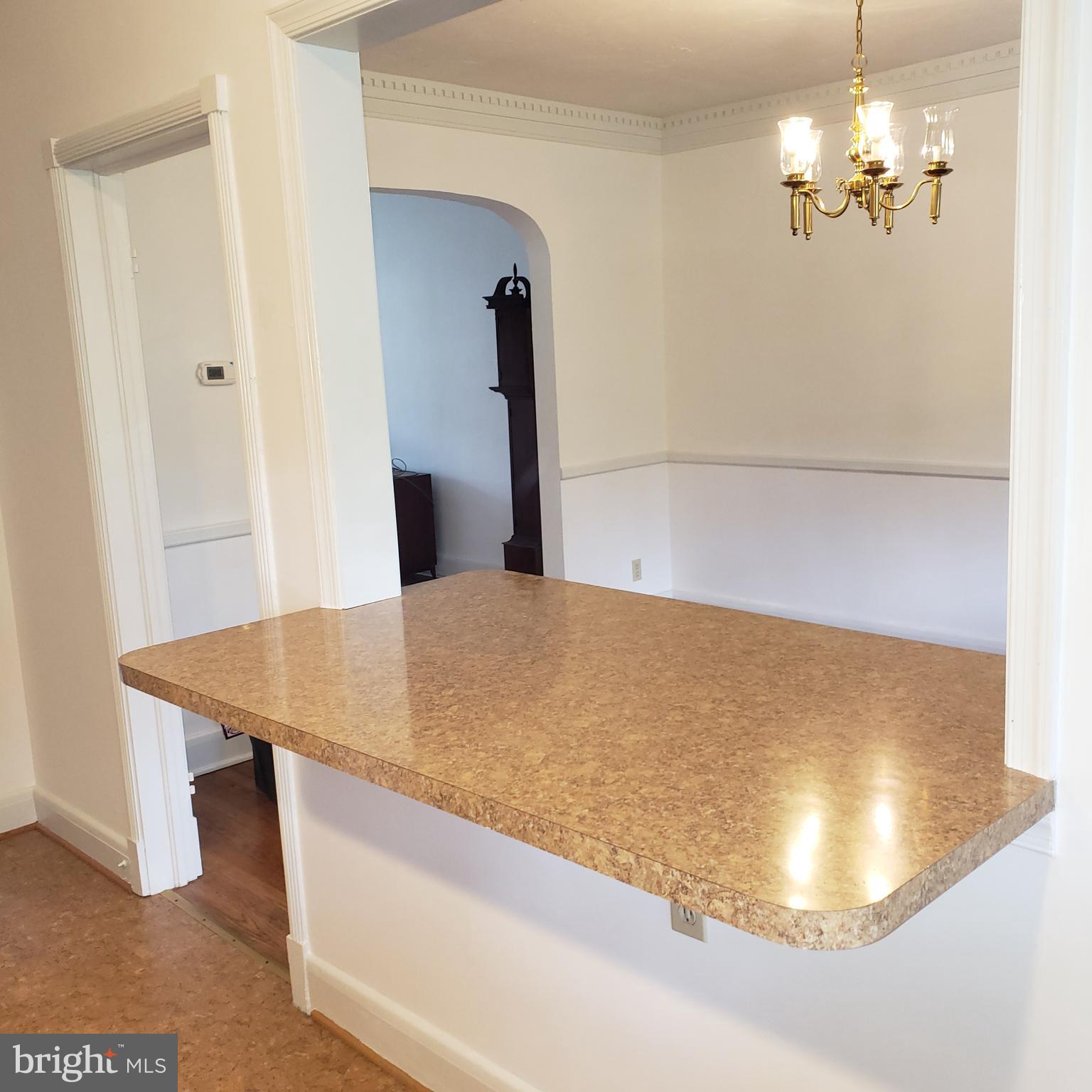 342 Westshire Road Baltimore, MD 21229 - Photo 7 of 23 Breakfast bar in Kitchen/Dining Room
