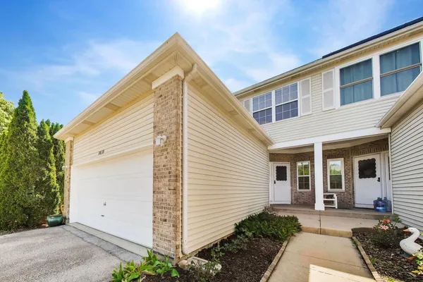 $293,000 | 1039 Viewpoint Drive, Lake In The Hills, IL 60156