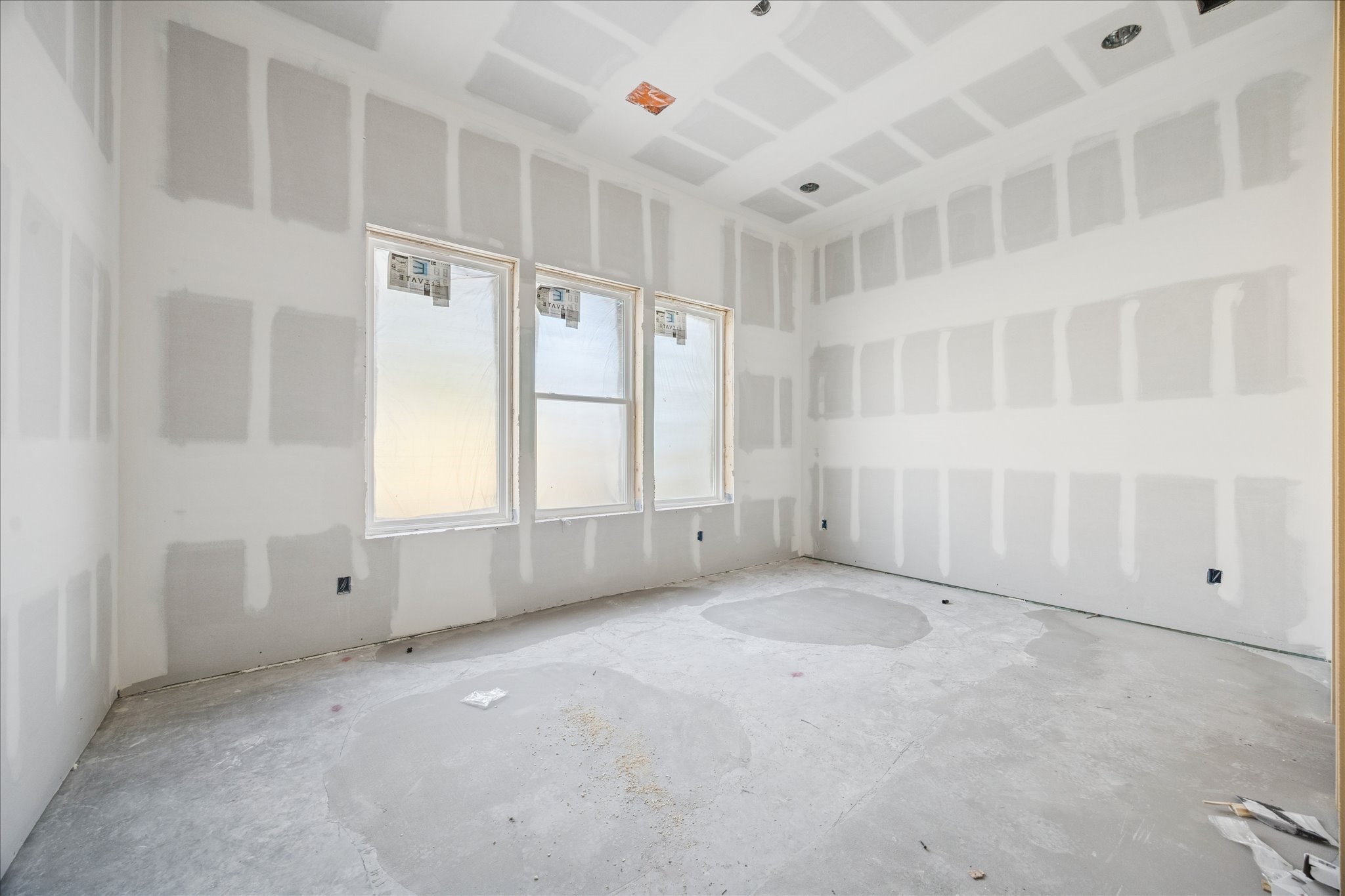 1714 Hewitt Drive Houston, TX 77018 - Photo 9 of 37 an empty room with windows