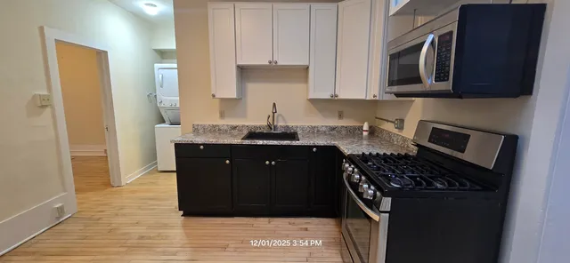 $1,350 | 340 River Street, Unit 1/2, Manistee, MI 49660