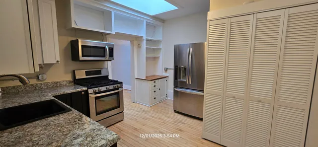 $1,350 | 340 River Street, Unit 1/2, Manistee, MI 49660