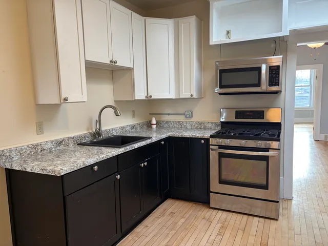 $1,350 | 340 River Street, Unit 1/2, Manistee, MI 49660