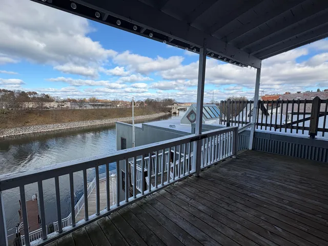 $1,350 | 340 River Street, Unit 1/2, Manistee, MI 49660