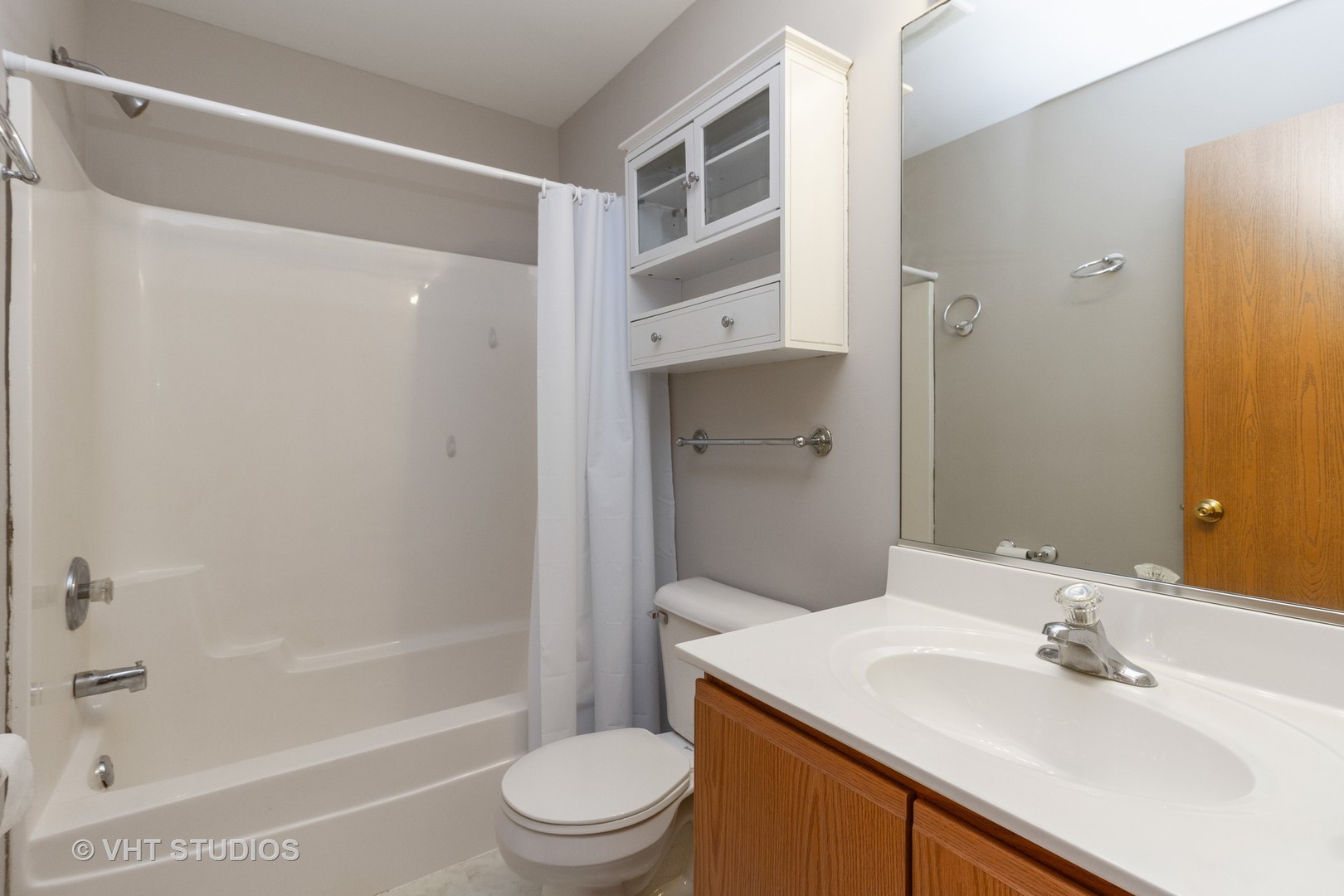 25192 Faraday Road Manhattan, IL 60442 - Photo 11 of 14 a bathroom with a sink toilet and shower