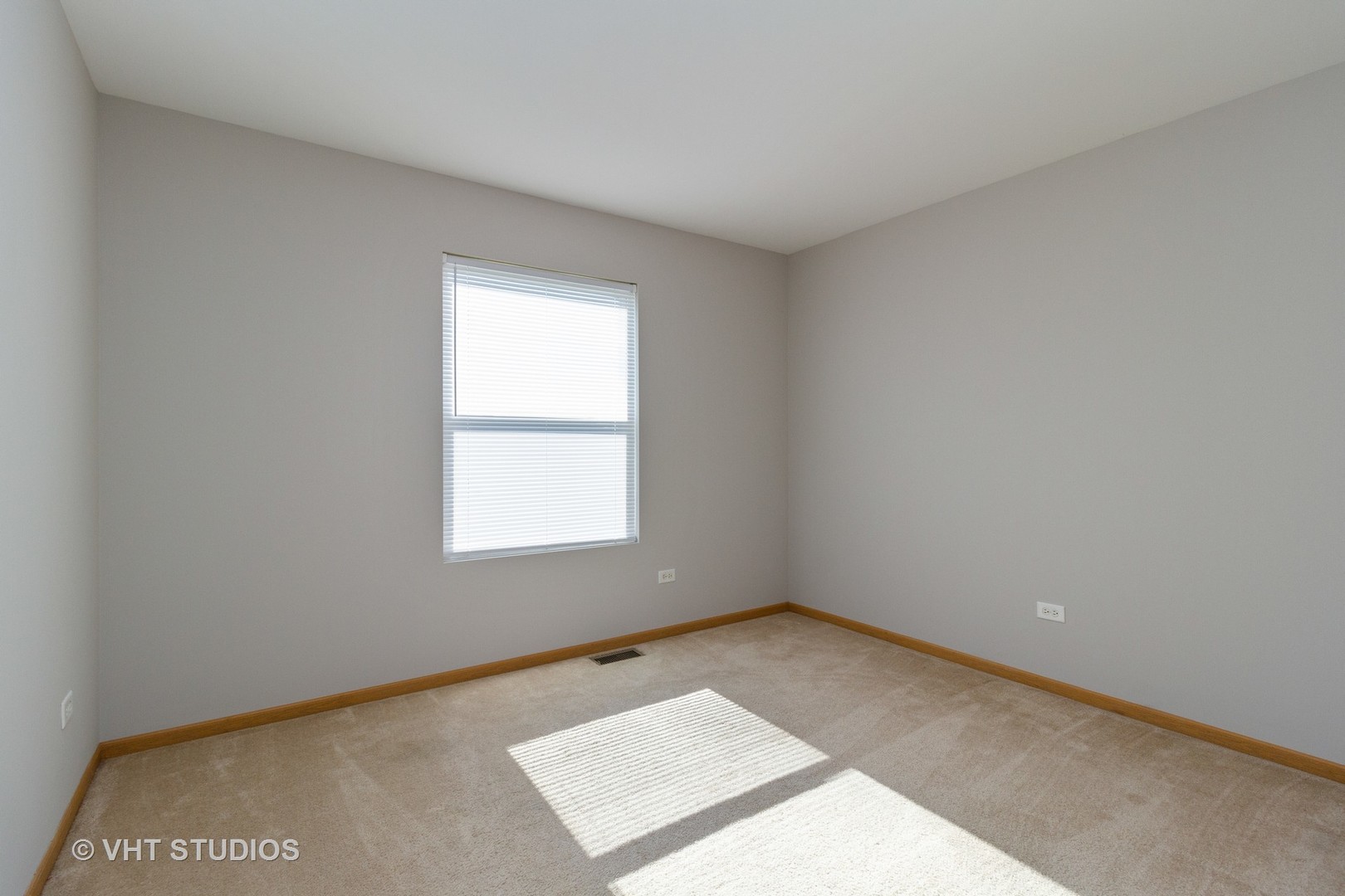 25192 Faraday Road Manhattan, IL 60442 - Photo 10 of 14 an empty room with a window